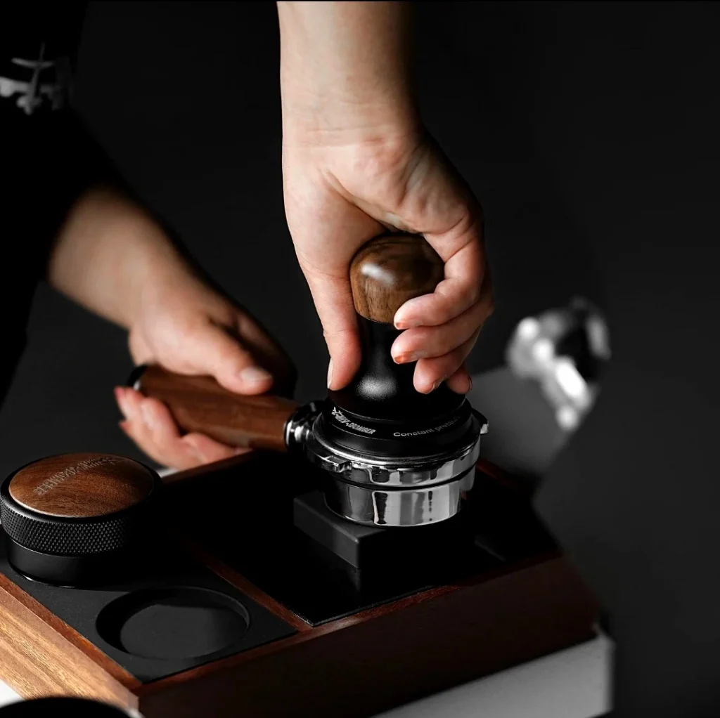 چگونه قهوه را به‌درستی تمپ کنیم؟